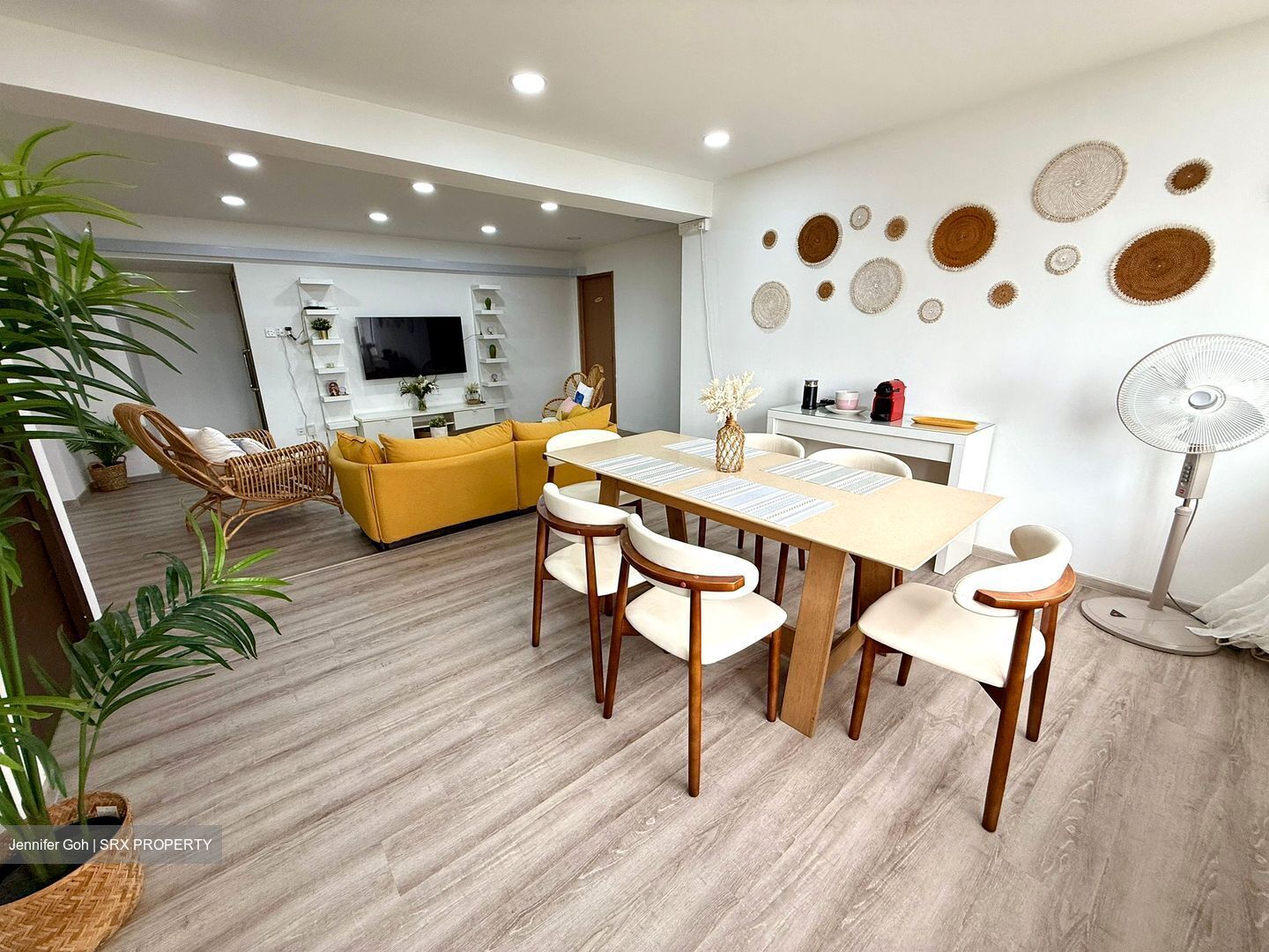 Lucky Plaza (D9), Apartment #554192781
